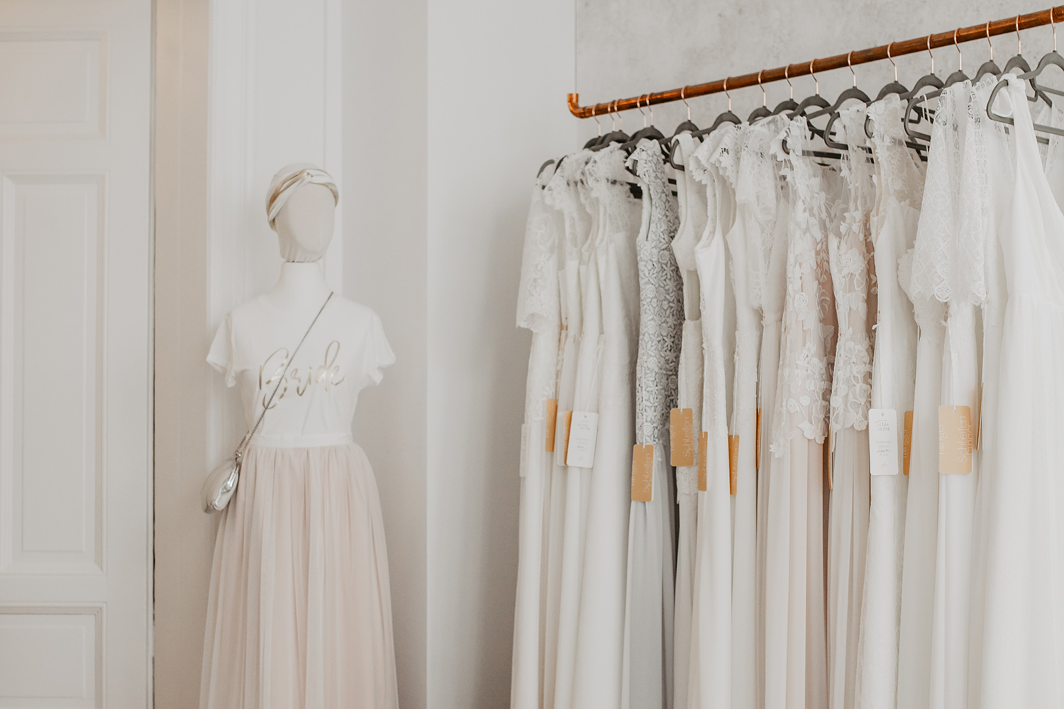 Brautkleider-Kollektion im Ladenatelier
