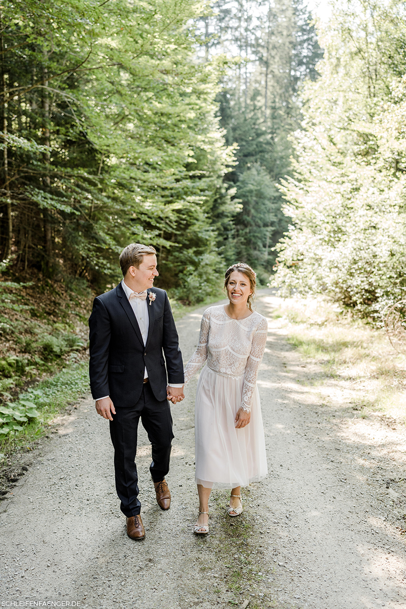 Julia heiratet im Zweiteiler im Bayrischen Wald, Rachel Simpson Shoes, Tüllrock und Spitzenoberteil