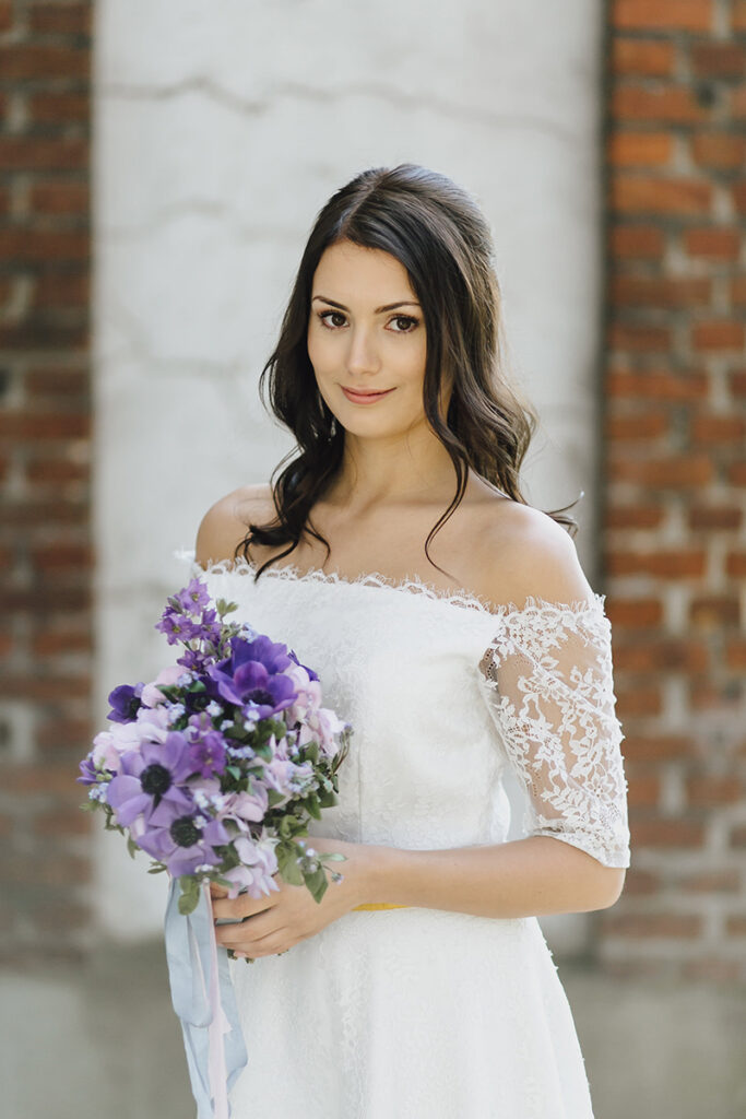 Brautstrauß in Violett mit fliederfarbenen Hortensien, blauen Vergissmeinnicht sowie Rittersporn